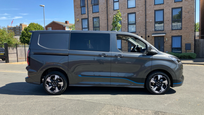 Ford Transit Custom 320 L1 Petrol Fwd 2.5 PHEV 232ps H1 Double Cab Van Sport Auto - Image 9
